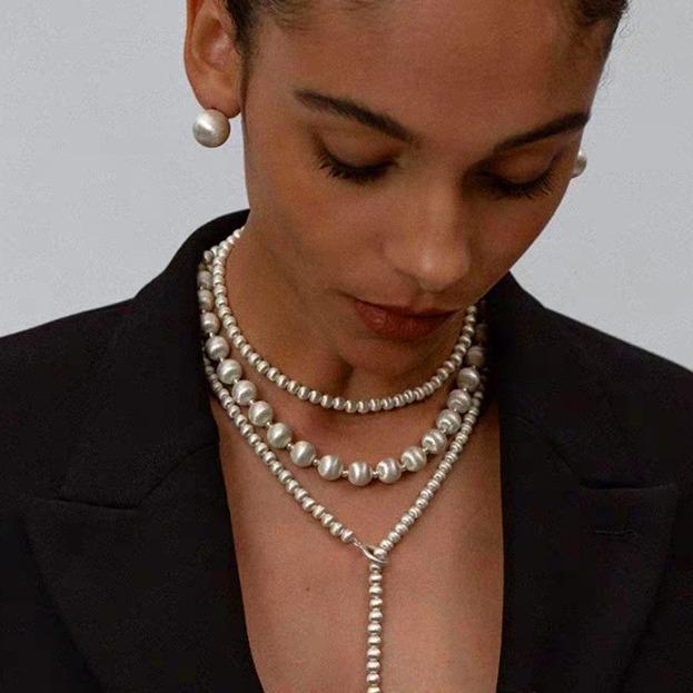 

Elegant European & American Light Luxury Frosted Beaded Necklace Bracelet Set