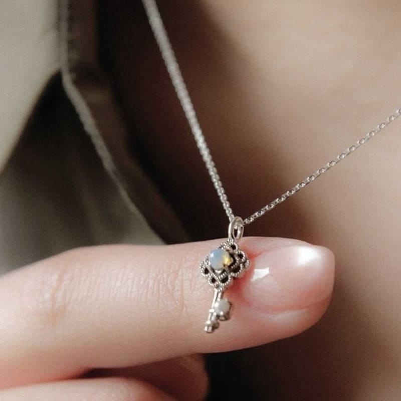 

J.Lauren Opal Stone Petit Key Necklace Bn0559 single type