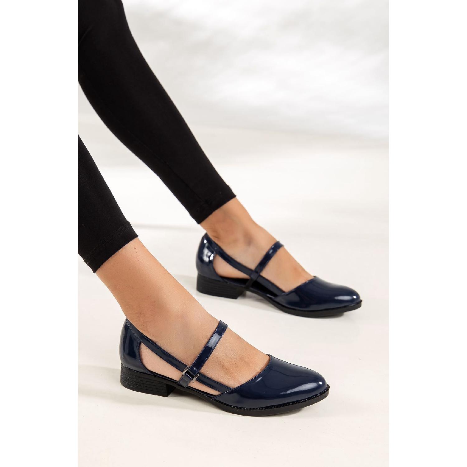 

Mary Low Heel Shoes Patent Leather Navy Blue 36