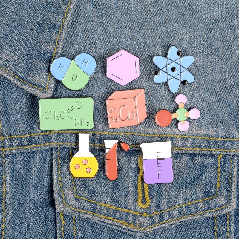 4pcs Cartoon Chemical Badge Cute Element Series Alloy Chest Flower Chemistry Emblem Backpack Accessories Pines Metálicos