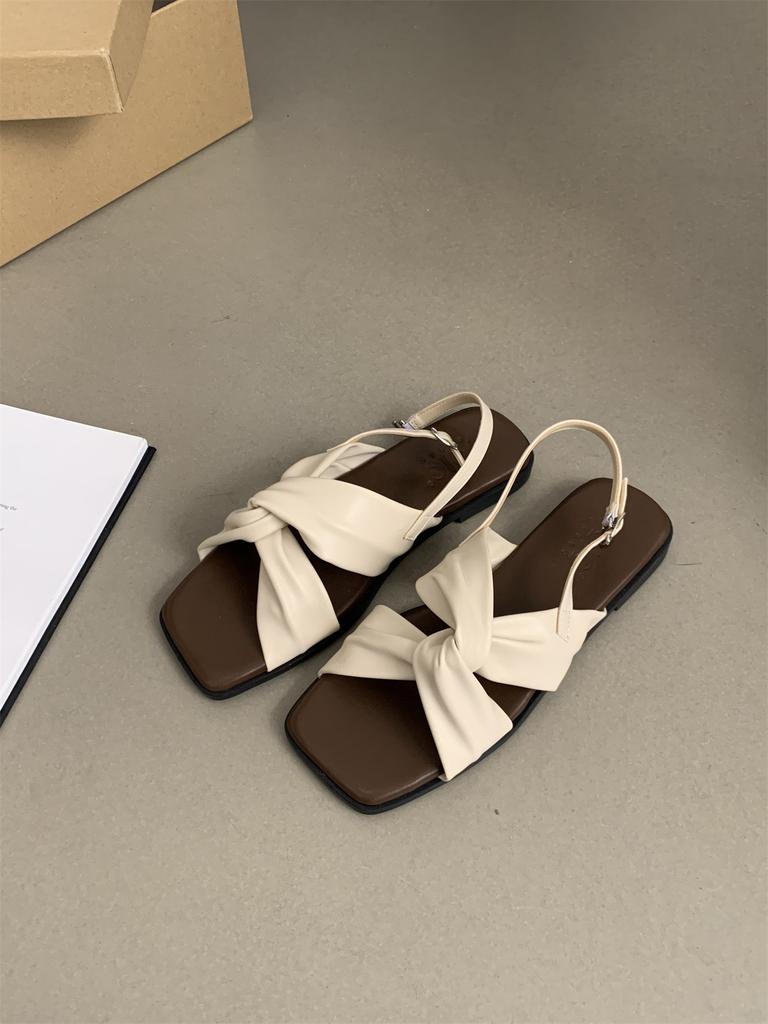 Flat sandals women's summer wear new versatile French beautiful fairy style with skirt travel seaside Roman shoes