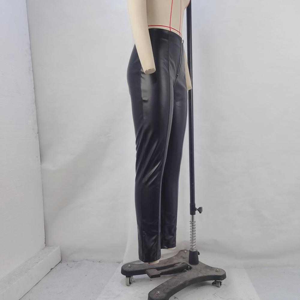 Dammode höst/vinter 2024: Högmidjade slimmande PU-läderbyxor för en höftlyftande look