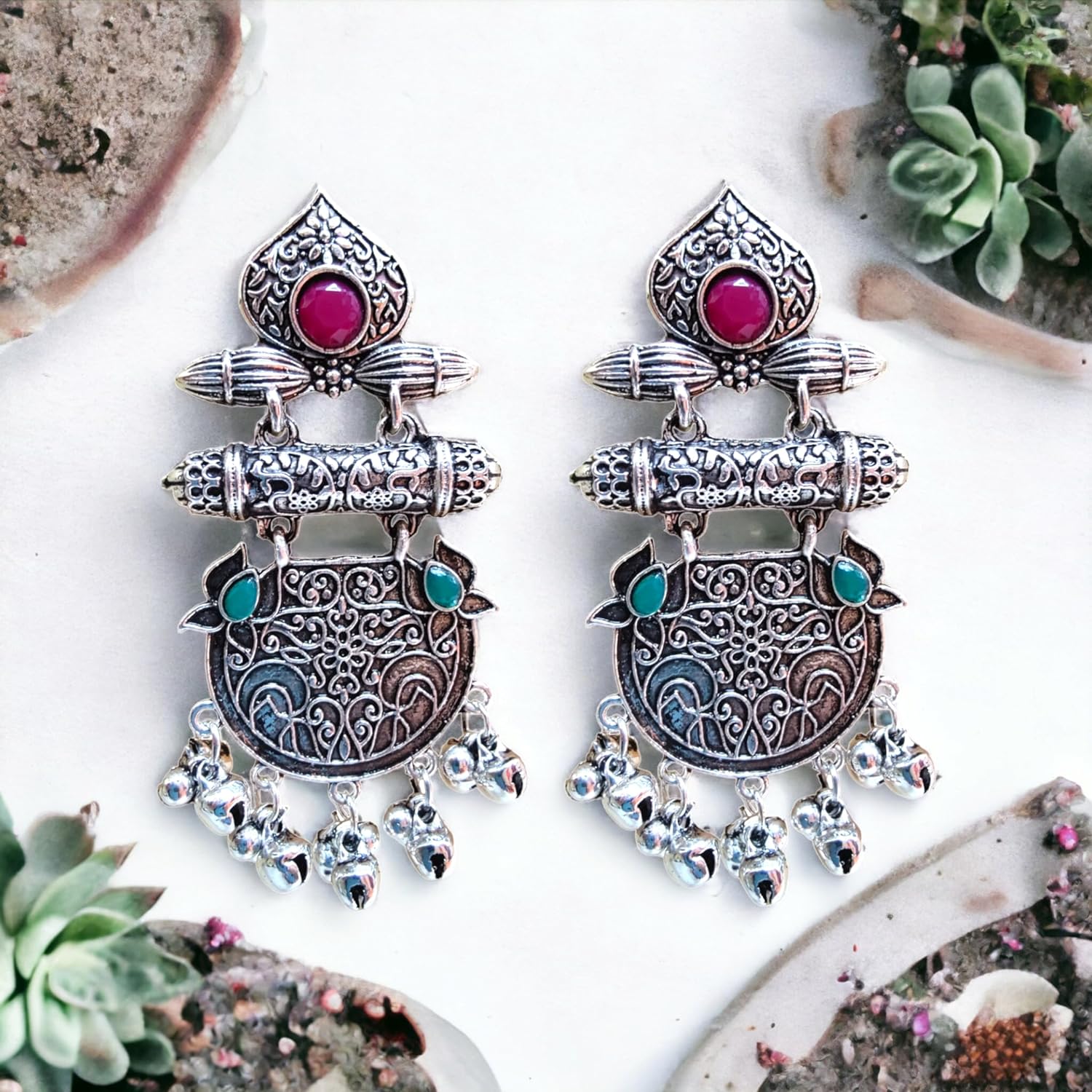 

представляет комплект этнических черных длинных оксидированных серег-кольц Легкие Jhumki Jhumkas для женщин, дизайнерские серьги из серебряного и черного металла для девочек