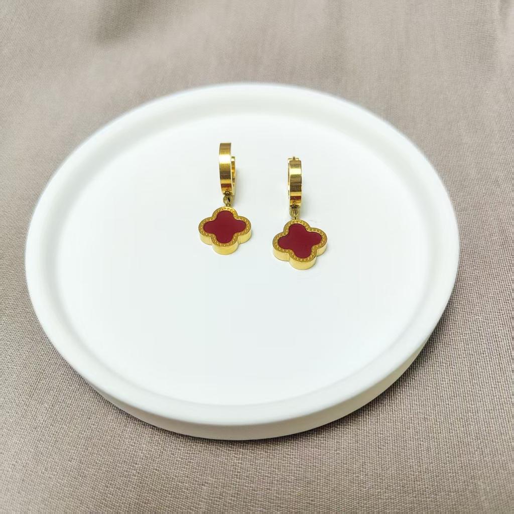 18K Clover Ear Clip Titanium Steel Short, Versatile, Simple, Light Luxury, Gold Edge Earstuds