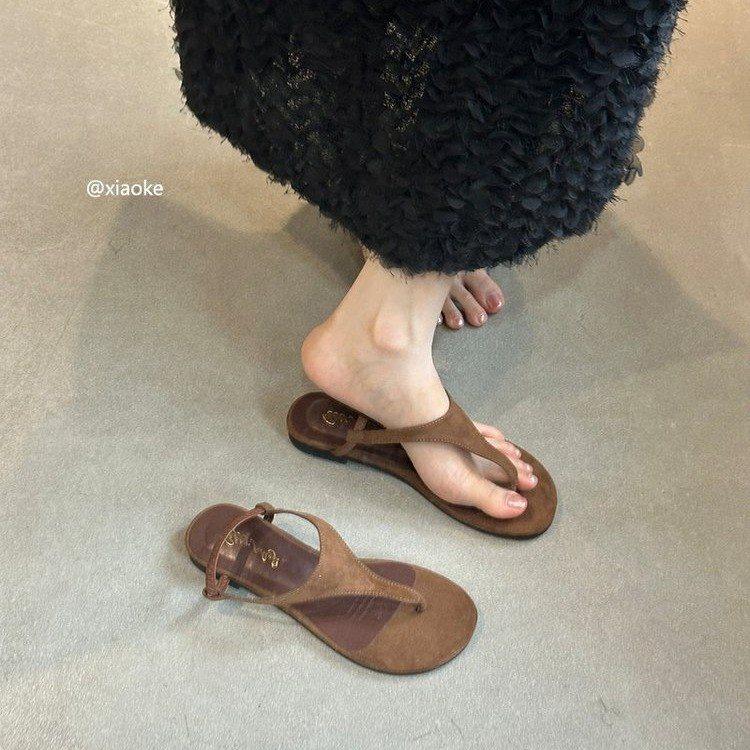 Summer Woman Slipper 2026 New Roman Flat Bottom Sandals Outdoor Clamp Toe Beach Shoes Comfortable Seaside Vacation Flip Flops