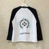 25SS Kříž Chromové Kopyto Sanskrtský Potisk Černobílé Raglánové Tričko s Dlouhým Rukávem