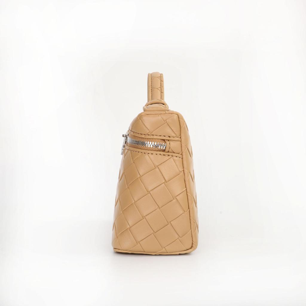 Cowhide Diamond Weave Lunch Box: Stylish Genuine Leather Women's Cross-body Bag