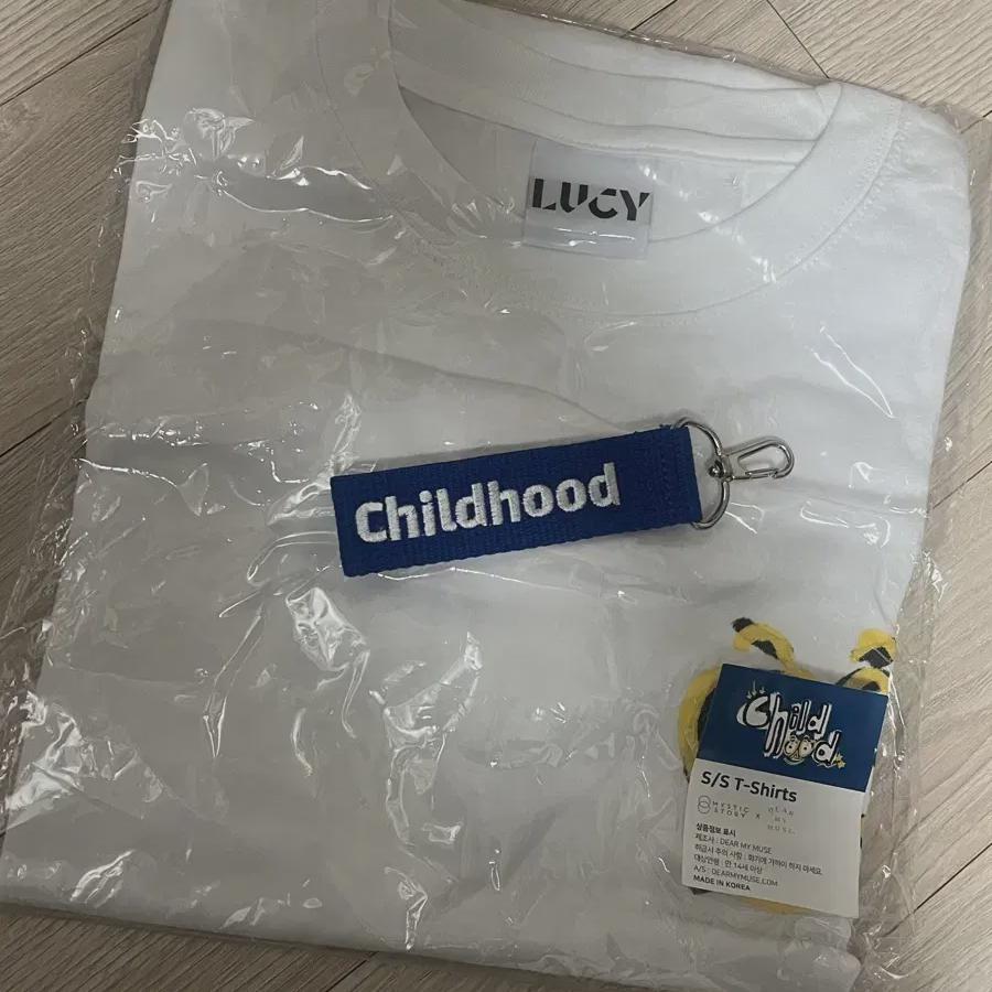 

LUCY Футболка Child Hood Concert Md + брелок