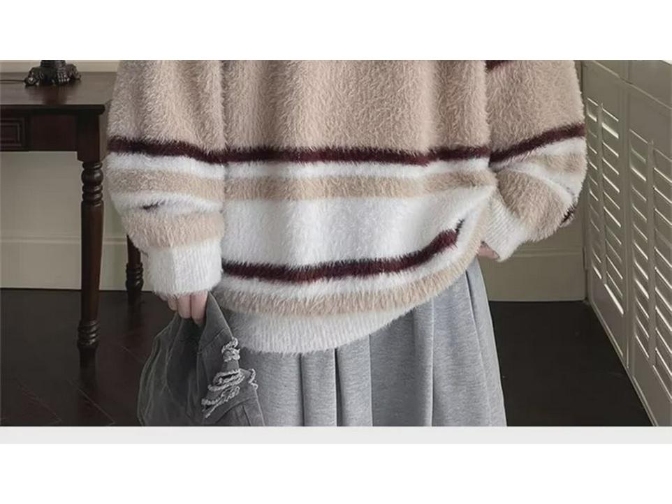 Pulover Bărbătesc Oversized cu Dungi din Mohair – Moale, Gros, la Modă și Perfect pentru Iarnă.