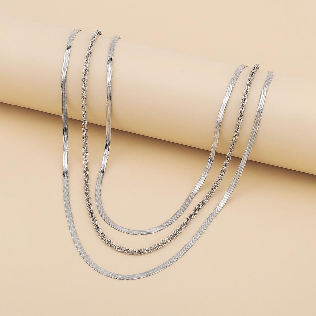 Women European Simple Multi-Layer Snake Bone Choker Retro Punk Metal Style Jewelry Minimalist Geometric Temperament Necklace