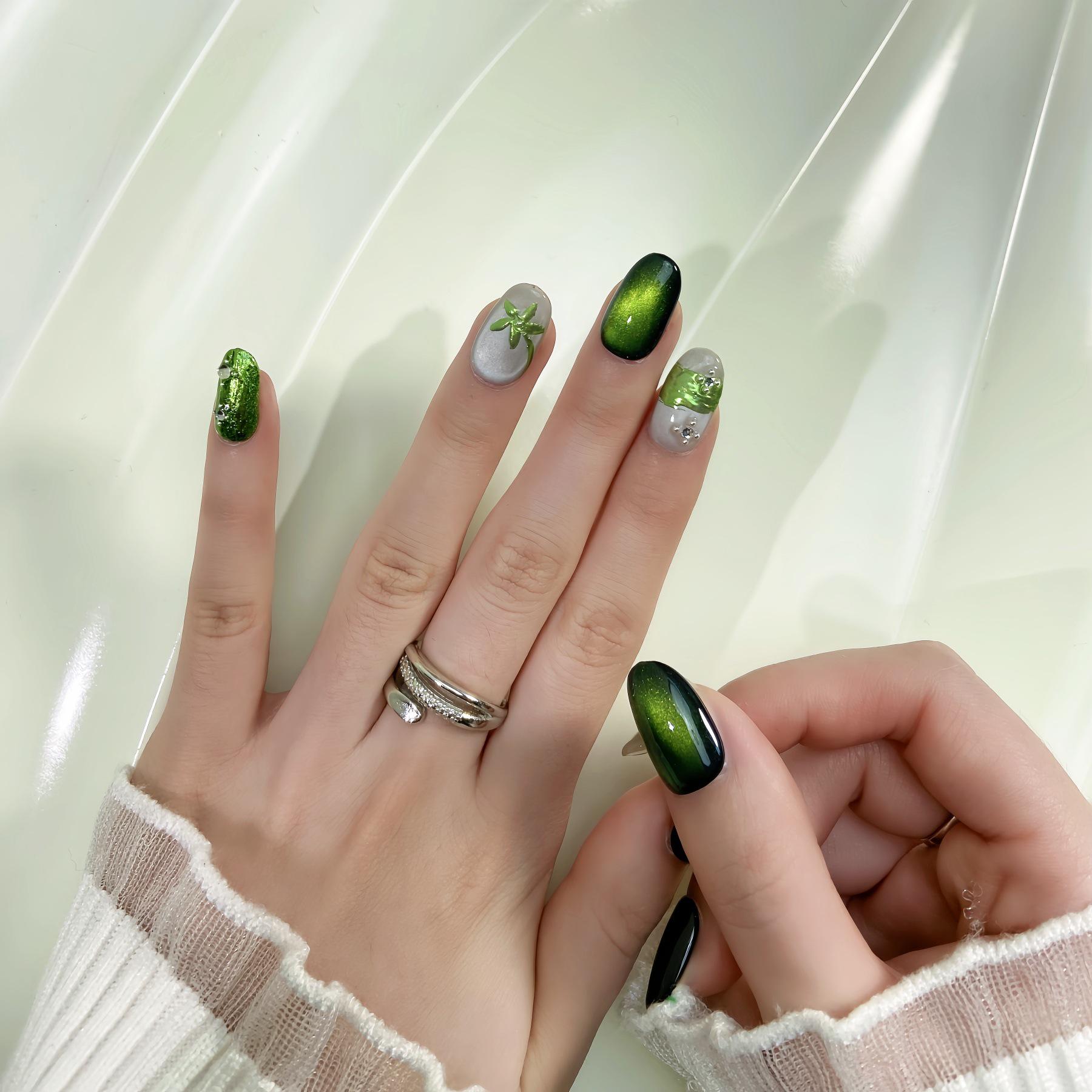 Handmade Gradient Green Cat s Eye Press-On Nails with Diamond Accents - Mori Style Nail Art for Skin Brightening and a Luxurious Feel.