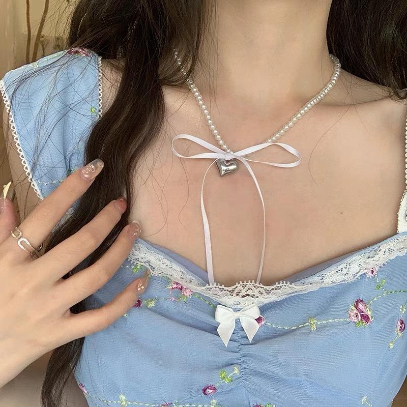 Korean 3D Metal Heart Pearl Bow Necklace - Unique Fashion Design Clavicle Chain