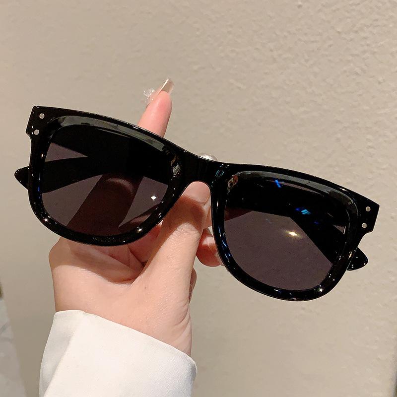 

Classic Rivet Y2K Luxury Brand Designer Retro Square Sunglasses Women For Men Sun Glasses Trendy Punk Popular Shades UV400