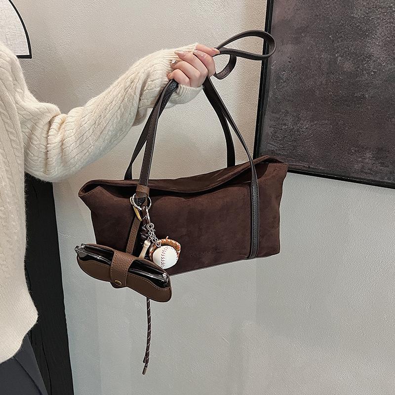 Autumn and winter suede bag women's 2025 new commuter versatile work niche single shoulder armpit bag pillow bag