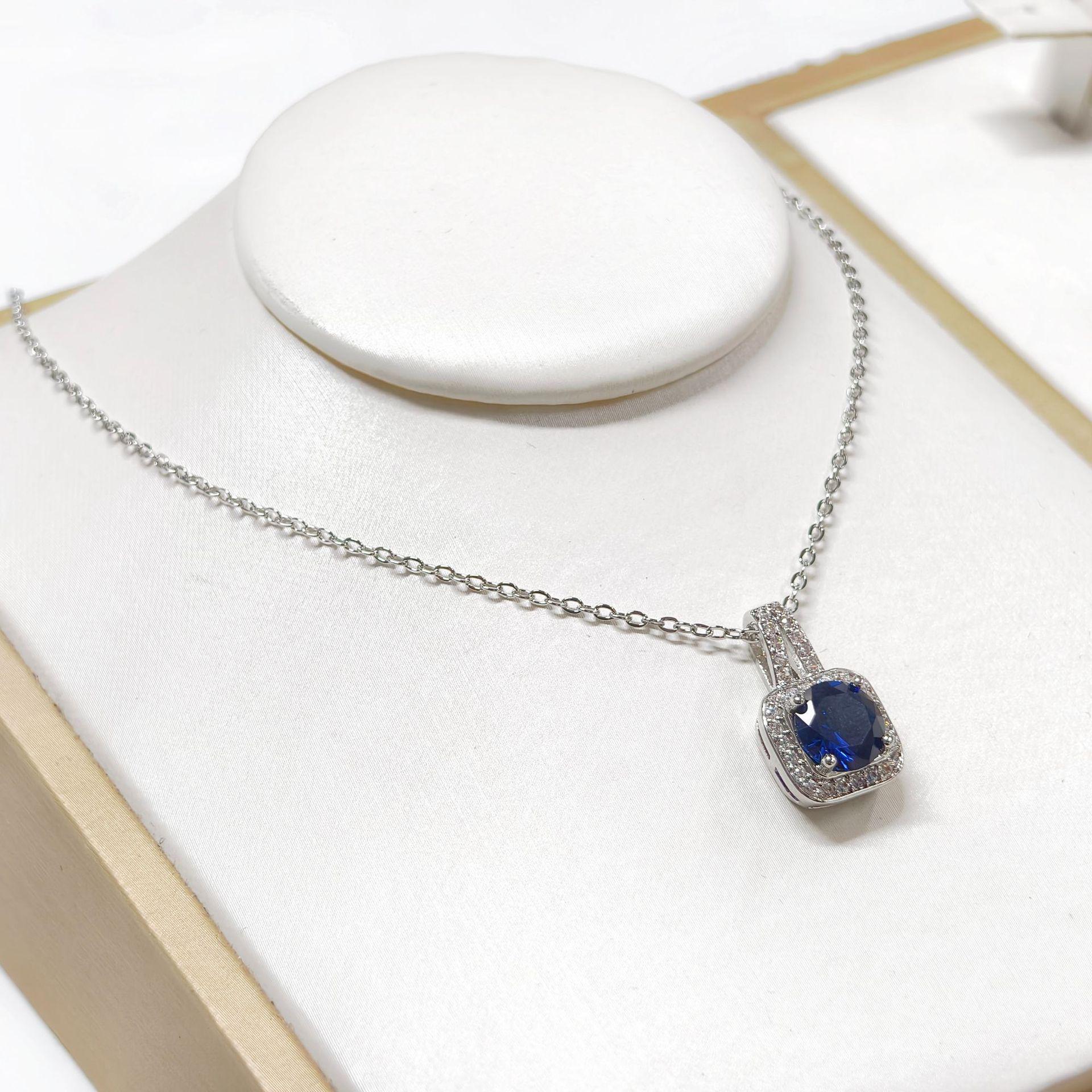 Gesi En Jewelry: Elegant Three-Piece Set with Blue Sapphire Stud Earrings, Ring, and Pendant.