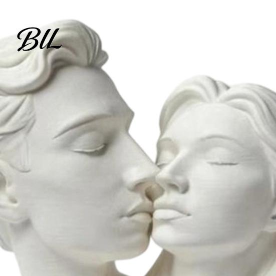 Entrance Hall Table Decor 3D Printed Couple Hugging Kissing Statue, Modern Minimalist Art Sculpture Anniversary Gift for Couples Desk Shelf, Romantic