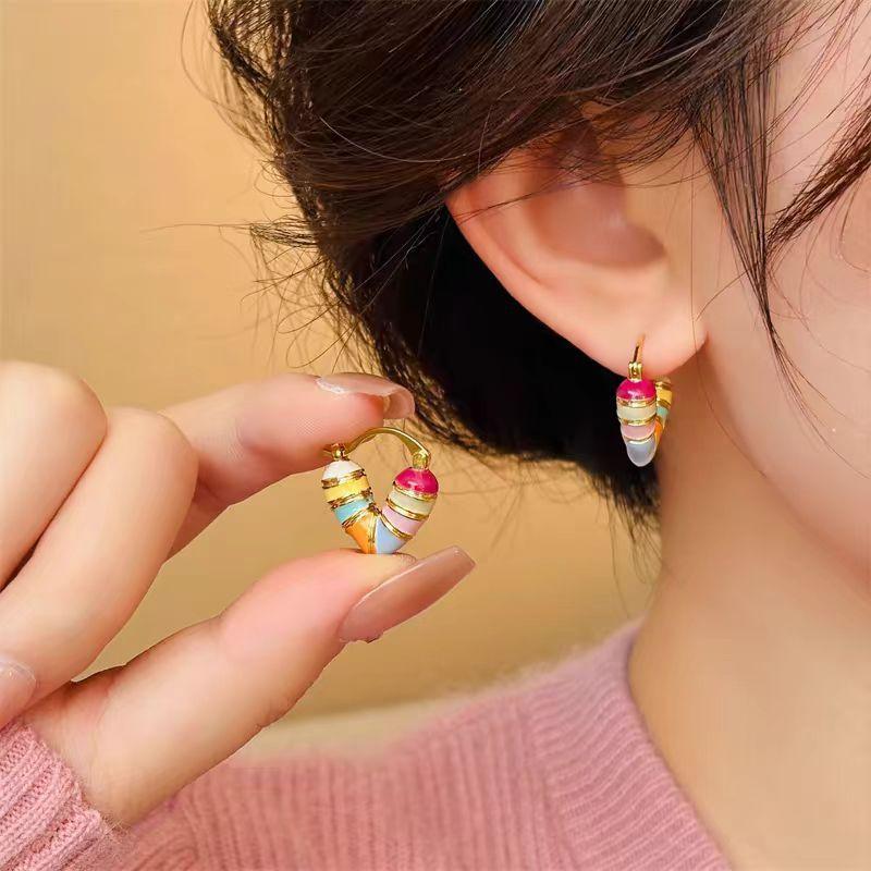 New Arrival Korean Sweet Small Fresh Color Love Heart Hoop Earrings For Women Fashion Elegant Metal Jewelry Party Gifts