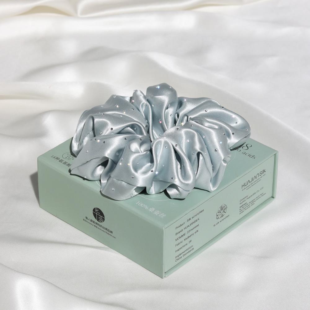 Custom Logo 22momme Rhinestone 6cm Silk Scrunchies Small Batch Customization Silk Hair Tie небесно-голубой