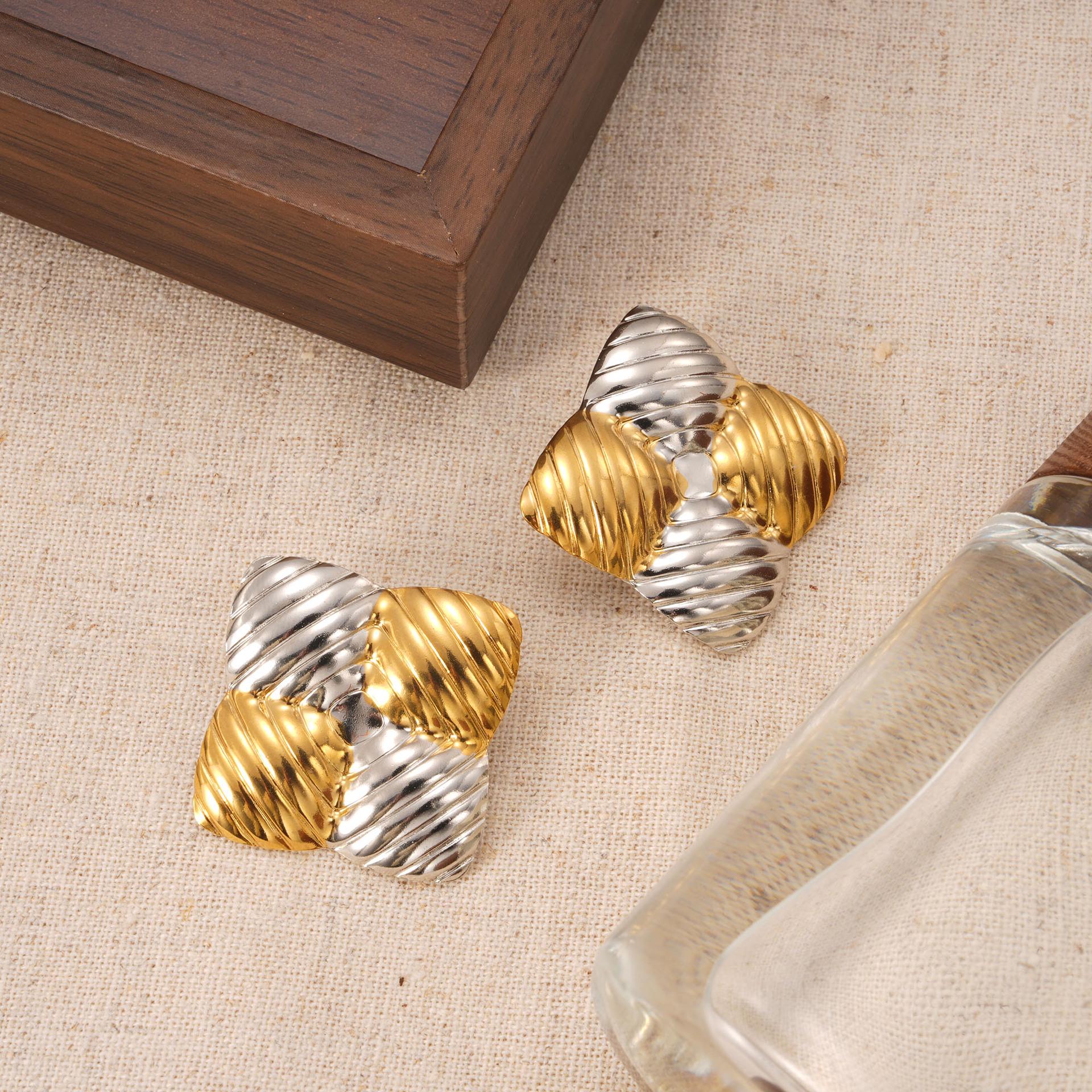 2025 Geometric Two-Tone Gold & Pearl Earrings for Women - Luxe & Versatile