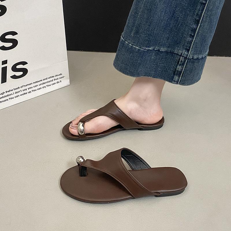 Metal is beautiful, great-looking, soft-soled French versatile cool slippers, flat-bottomed super fire beach Roman toe girl summer wear
