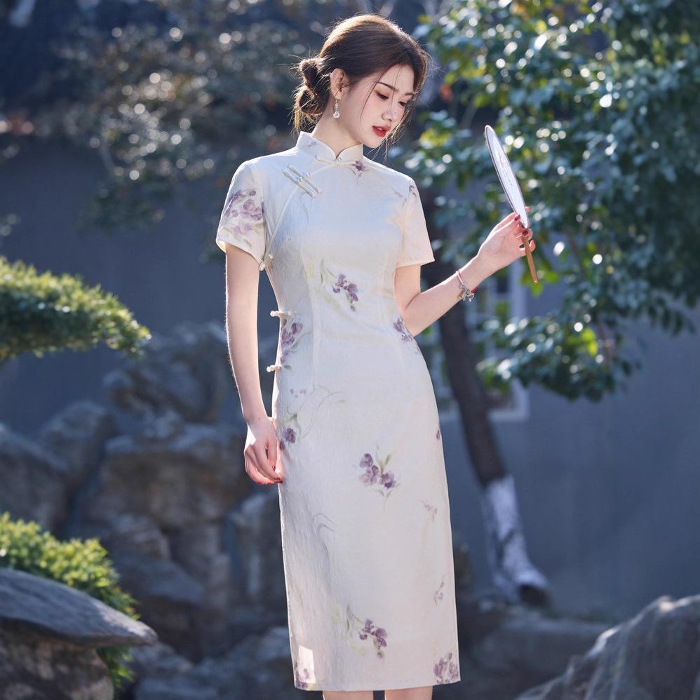 1011 spring and summer new models, jacquard side buckle medium and long cheongsam high-end plain and elegant beige short-sleeved long cheongsam in
