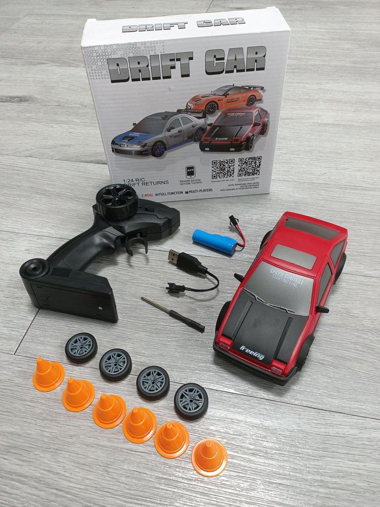 Cross1:24 RC Four-Wheel Drive High-Speed Electric Drifting Supercar Toy.