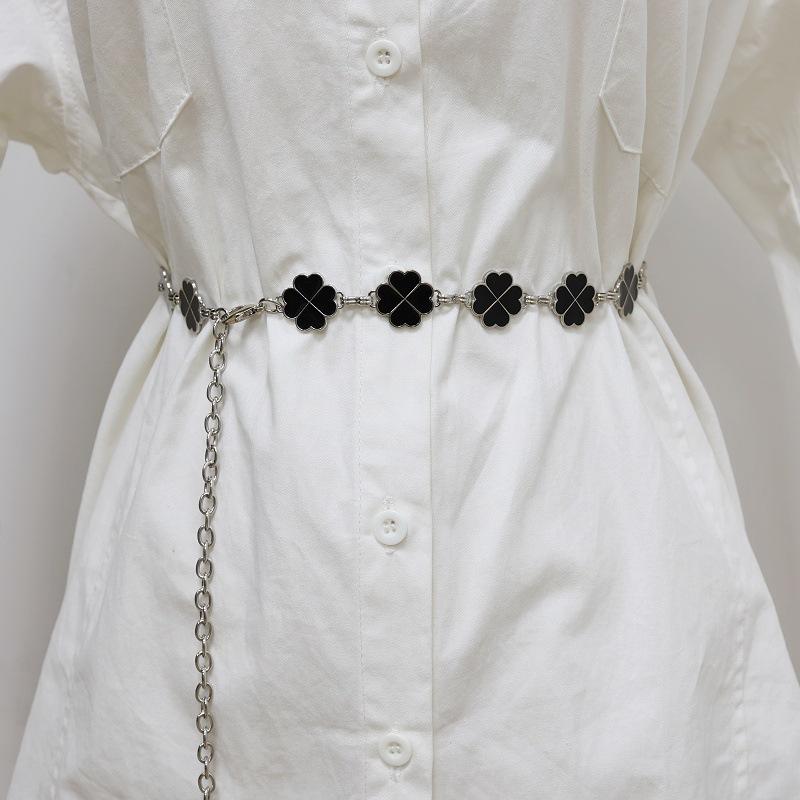 

Четырехлистный клевер, черно-белая двухсторонняя металлическая цепочка на талию для женщин с юбкой, декоративный тонкий пояс, уплотнитель на талии, аксессуары, универсальная цепочка для брюк