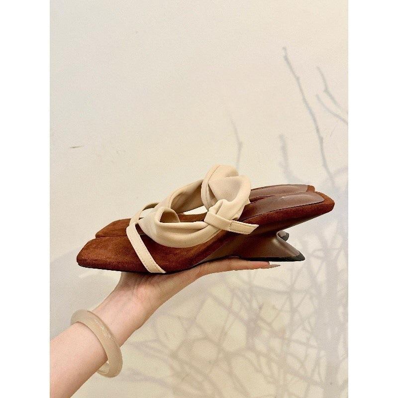 Retro Spice Girl Style! Square Head Suede Word with Slope Heel Sandals Female Summer Wrap with Open-toed Sandals