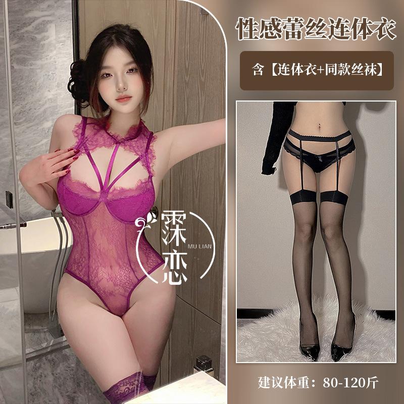 Fun underwear, small breasts, big one-piece suspenders, neck-hanging bed, passionate and hot, no uniform temptation