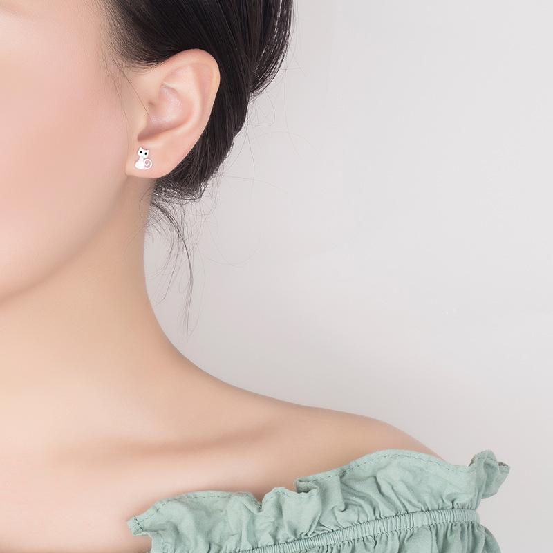 

Cute Cat Stud Earrings For Women Simple Fashion Enamel Animal Earrings Fresh And Personalized Jewelry Accessories срібний