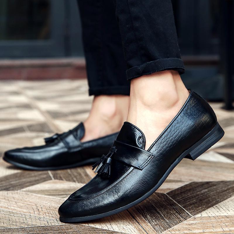 2025 spring tassel men's large size Korean version breathable casual lazy shoes hairstylist foreign trade leather shoes men