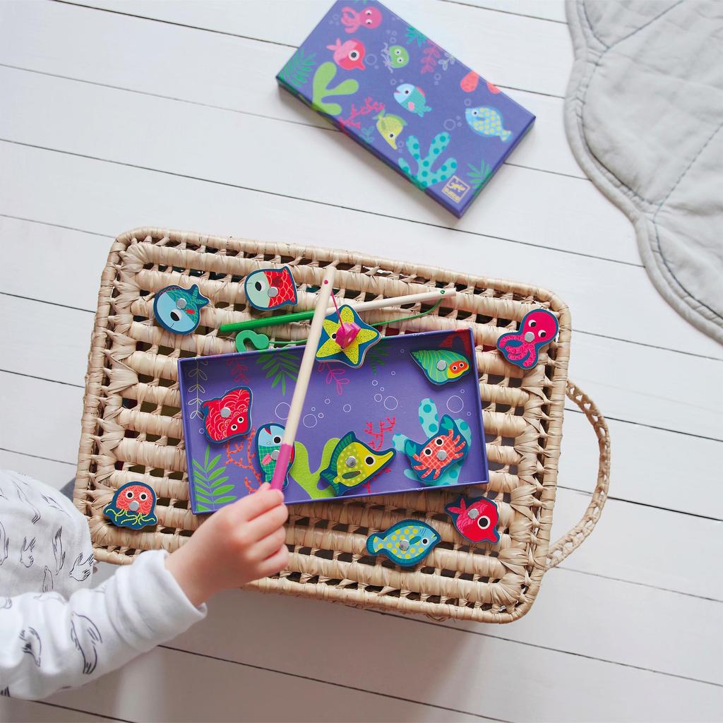 Joc de pescuit color DJECO Jucărie de pescuit Magnet Joc de pescuit Cadou din lemn pentru 2 ani (DJ01653)