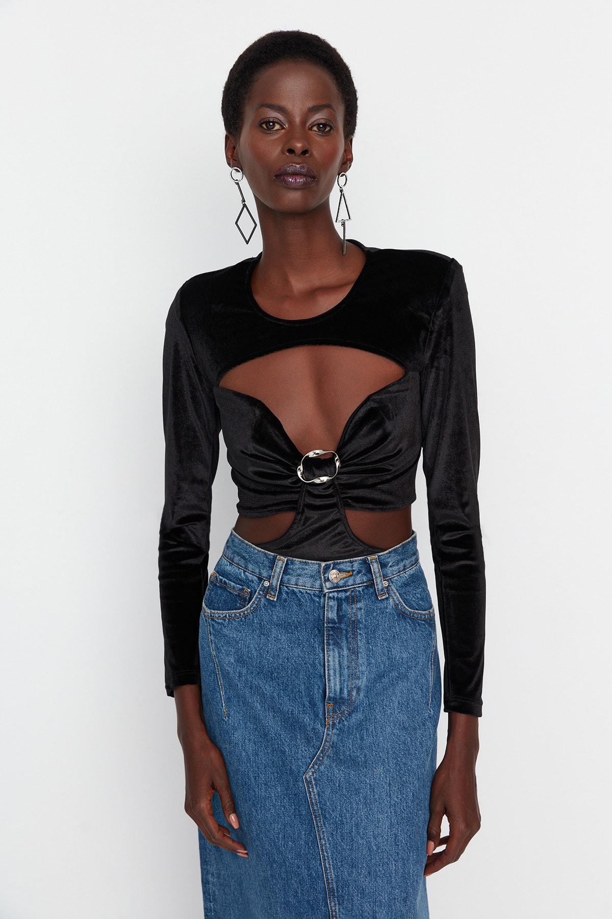 

Черный бархатный боди TPRAW23BD00003