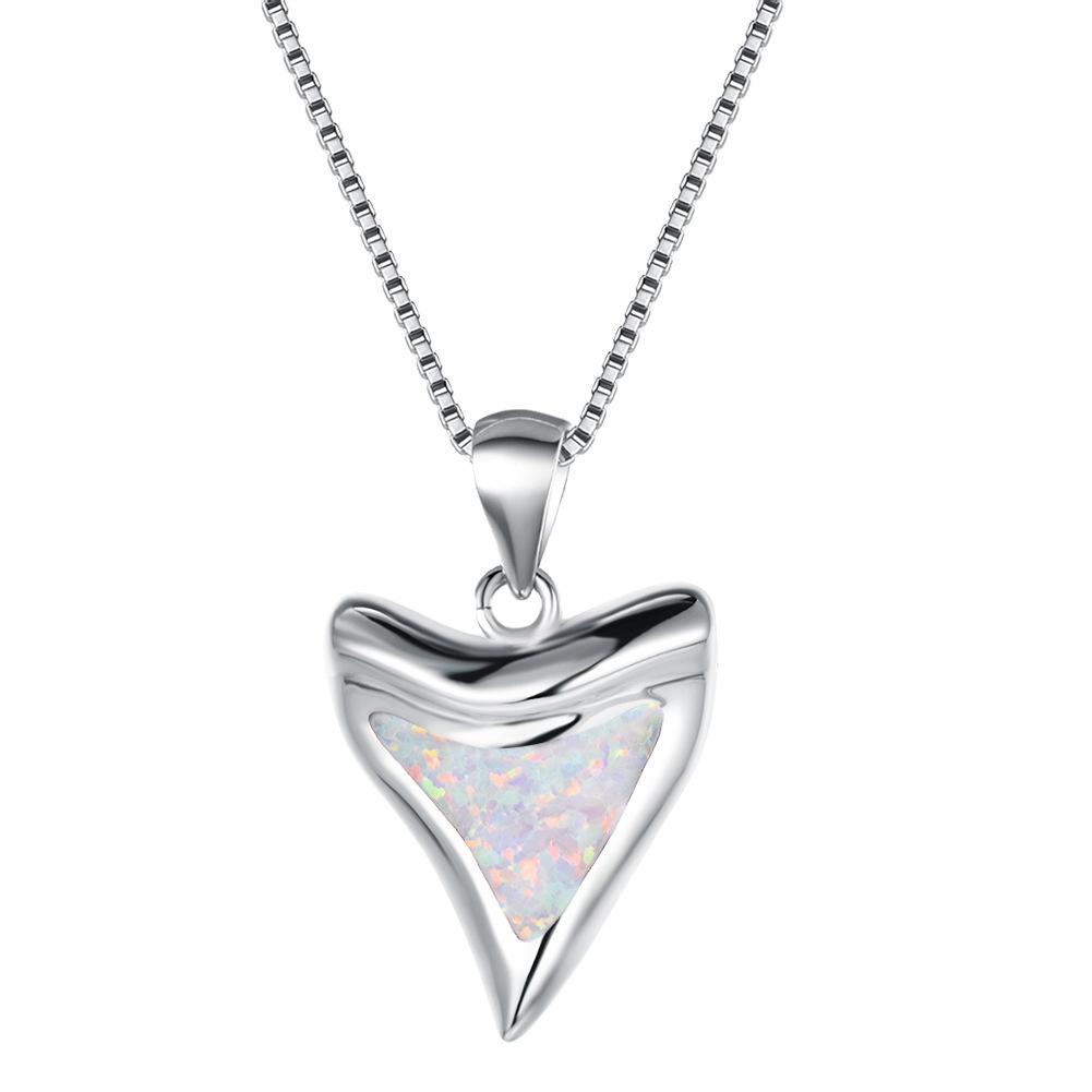 European and American Style Fashionable Small Accessories Triangle Necklace Pendant with Simple Temperament