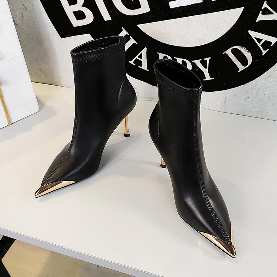 Botas curtas de inverno, saltos finos, saltos super altos, botas femininas, botas de cano curto, bico de ferro com ponta de metal, botas curtas da moda