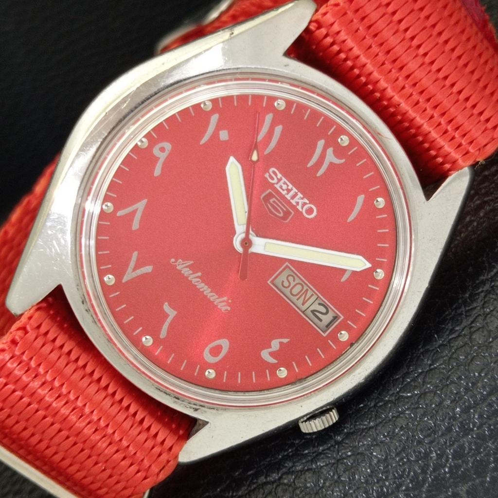 

VINTAGE SEIKO 5 AUTOMATIC JAPAN MENS ARABIC RED COLOR DIAL WATCH a701350-5 R206a-a701350