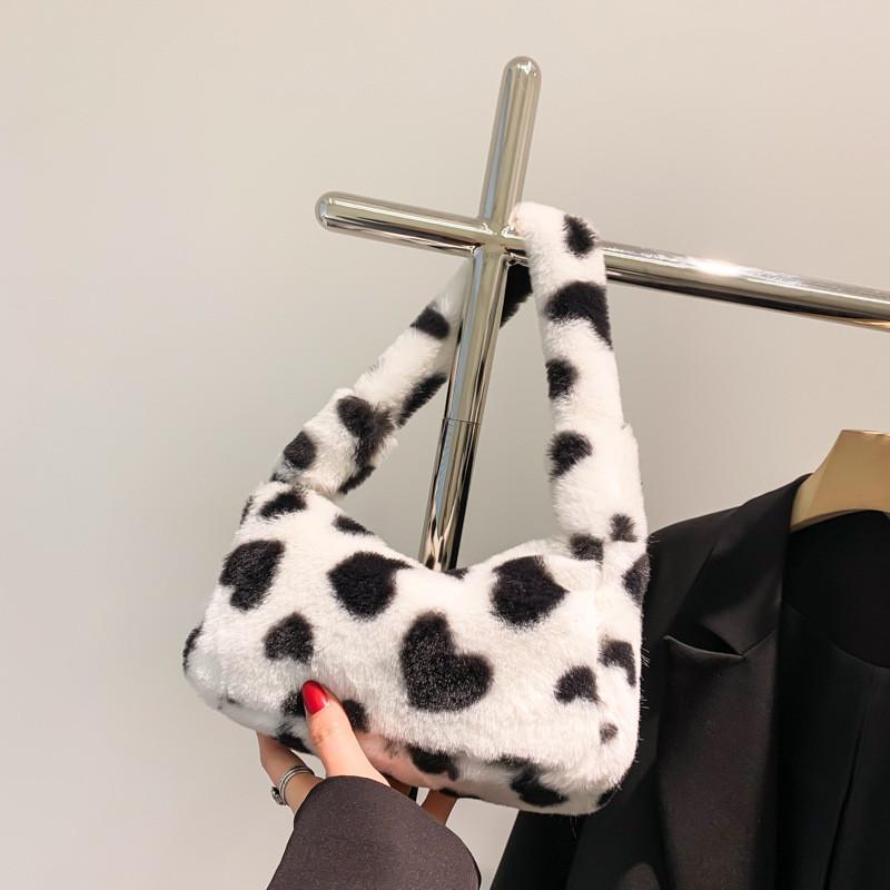 Chic 2023 Spring Plush Handbag For Women Fashionable Heart Design Casual Shoulder Bag