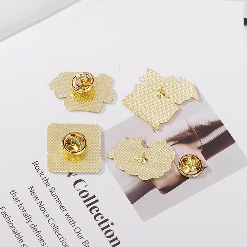 4 Styles Happy Graduation Season Theme Enamel Brooches Mortarboard Diploma I Did It Pattern Golden Pins For Student Badge Gift