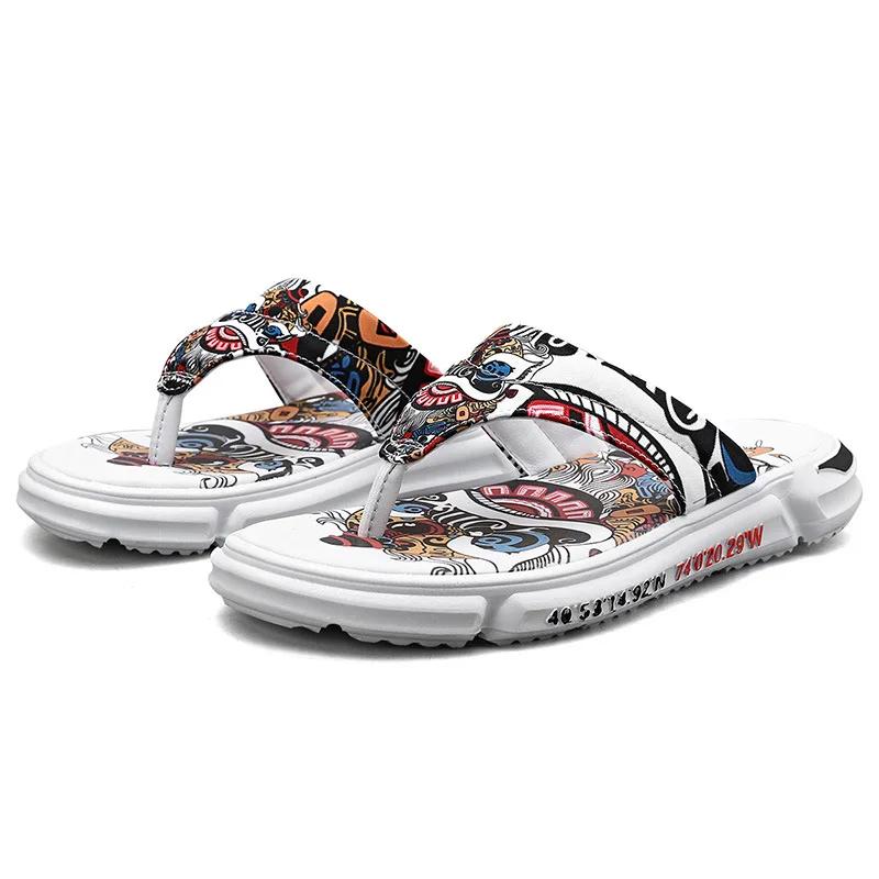 New Men's Slippers Non-slip Wear-resistant Beach Shoes Personalized Embroidery Fashion Men Slippers Outdoor Leisure Sandals