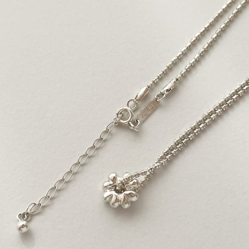 Melliv Clover Loop Necklace_mvn66