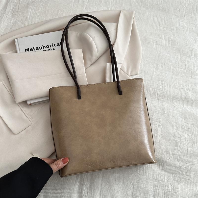 

This year, the popular large-capacity tote bag 2025 new fashionable simple underarm bag casual personalized shoulder bag women s bag хакі