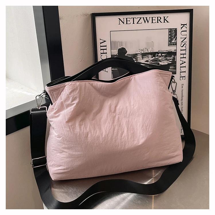 New Casual Autumn Winter Styles High-capacity Shoulder Bag  Advanced Feeling Ultra Light Commute Single Crossbody Bag