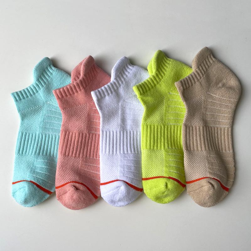 Sports Socks - Children's Summer Short Socks with Thick Towel Bottom, Shock-absorbing and Anti-slip Basketball Socks