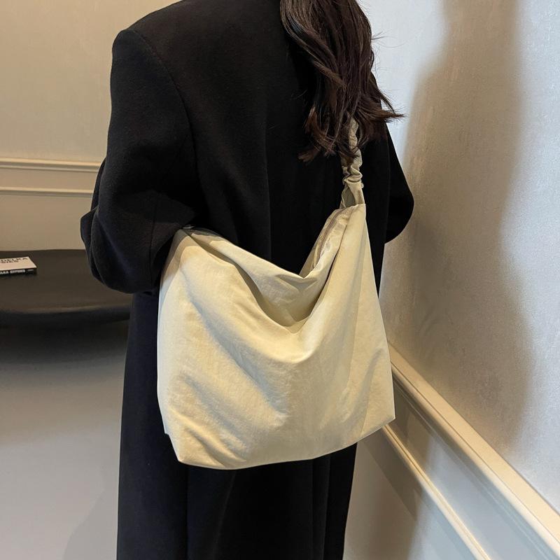 Damen-Umhängetasche aus Nylon mit großem Fassungsvermögen, Messenger-Tasche im lässigen Stil für Studenten und Pendler, Freizeit-Tragetasche