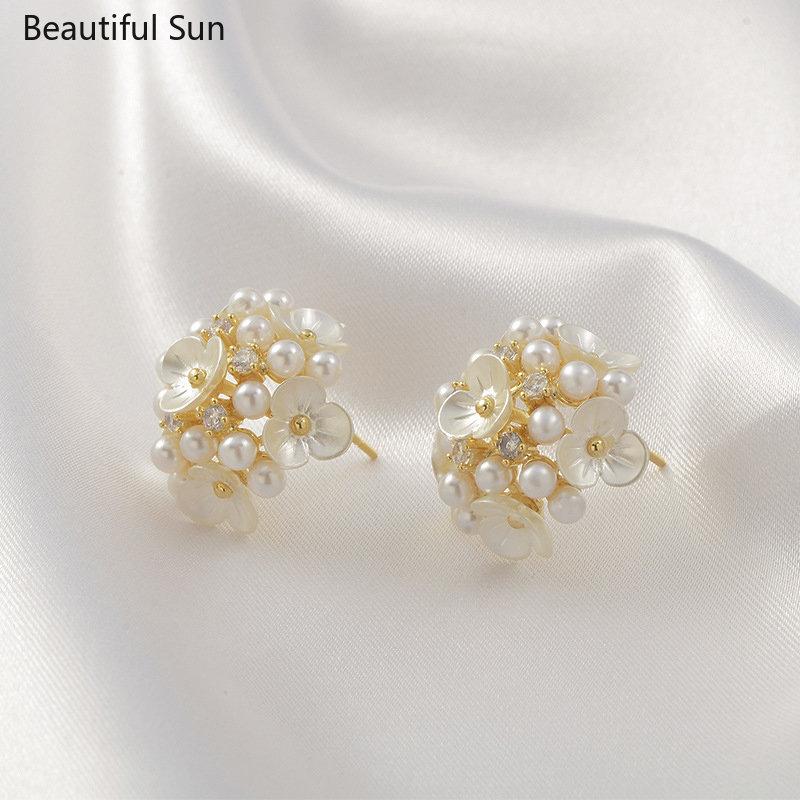 Korean Romantic Hydrangea Pearl Zircon Clip on Earrings for Woman Non Pierced Fashion Ear Clips Party Girl's Lady Jewelry Gift