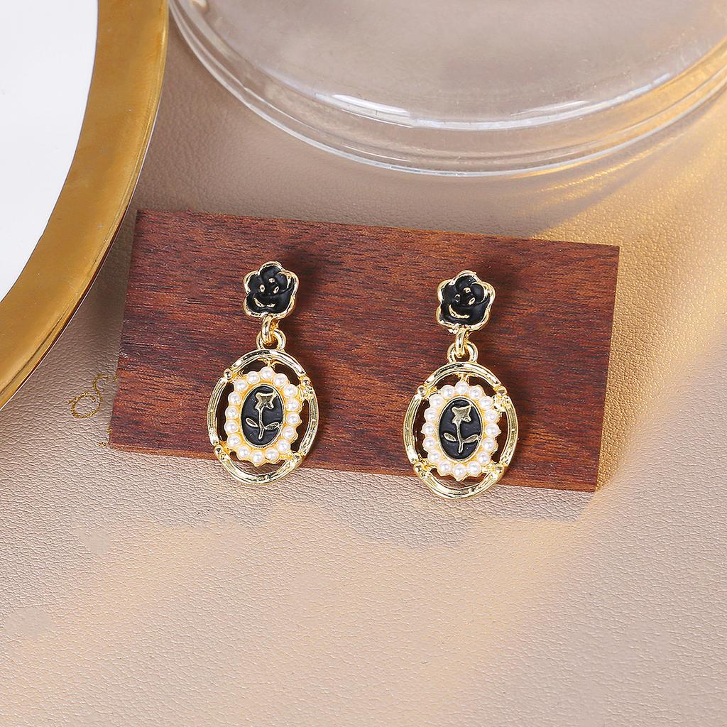 French Retro Enamel Flower Pearl Stud Earrings, Light Luxury High Sense Medium Antique Vintage Temperament Earrings