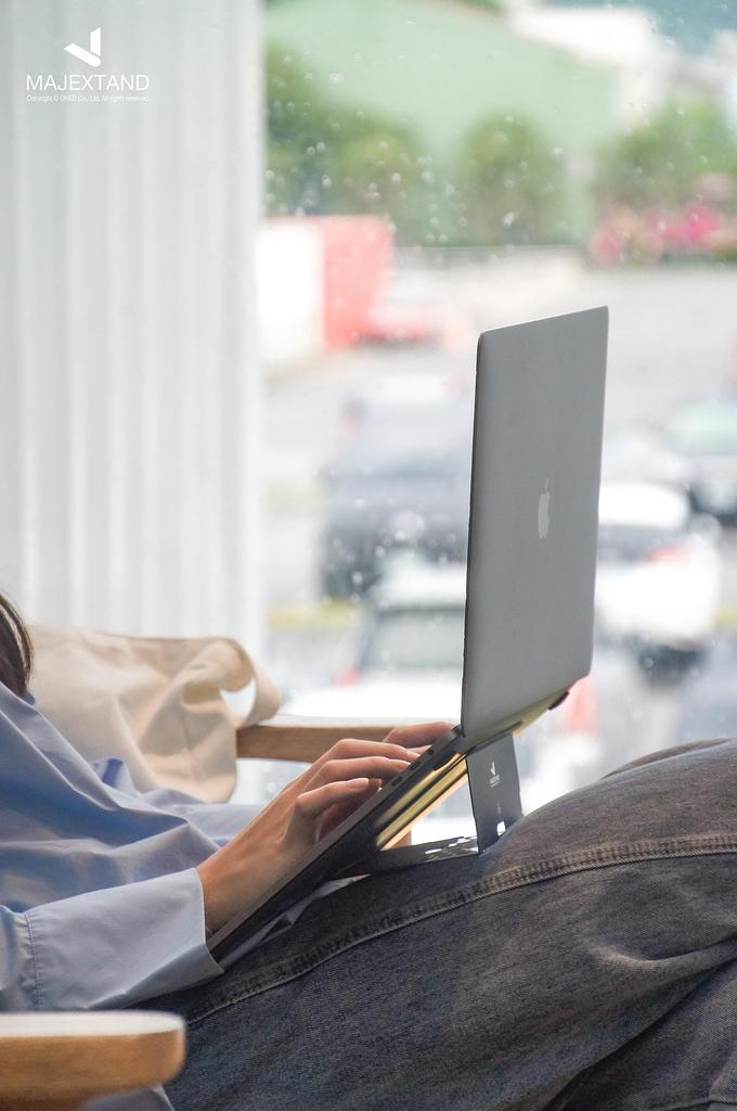 MAJEXTAND Papírový tenký stojan pro MacBook Stojan na notebook Stojan na notebook Tenký přenosný ergonomický ventilační stojan 6 výškově nastavitelných úrovní od do Kompatibilní s notebooky