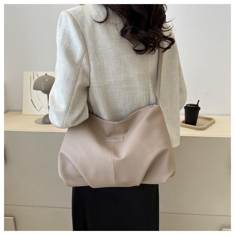 Trendy Korean Style Casual Shoulder Bag With Spacious Compartment