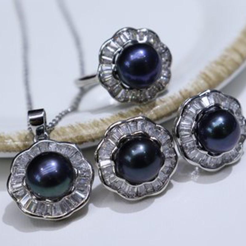 Women's 8-9mm High Luster Freshwater Pearl Necklace Set with 18K Zirconia Micro-Pave, Niche Design.