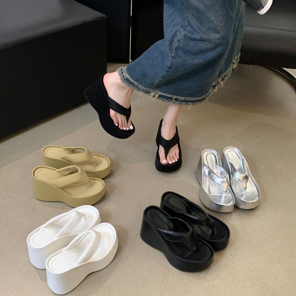 2025 new high-heeled flip-flops women's summer wear wedge heels pinch feet fashion cool slippers thick-soled non-slip beach shoes